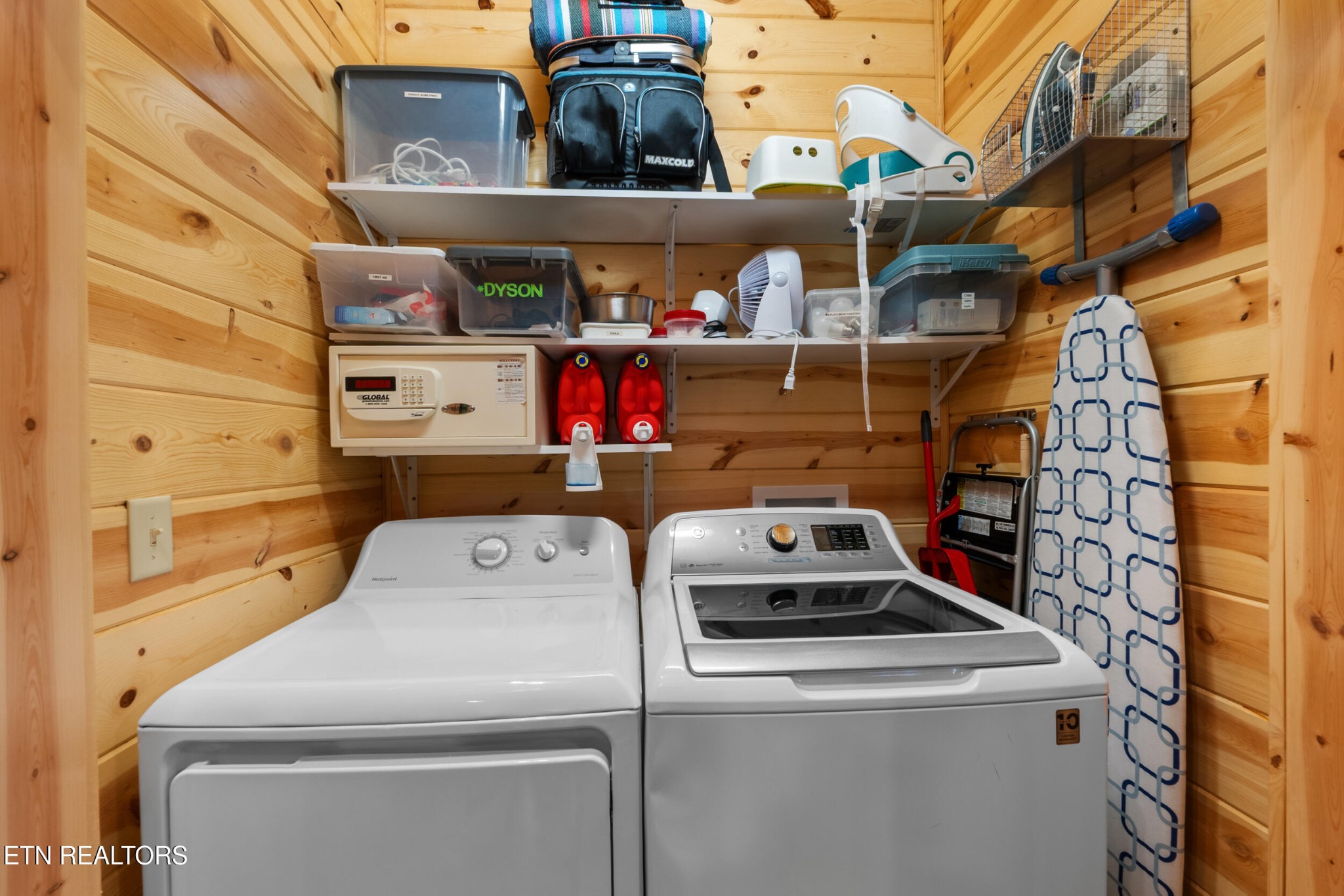 1132 Pinyon Circle Sevierville, TN 37863 - Photo 19 of 25 a utility room with dryer and washer