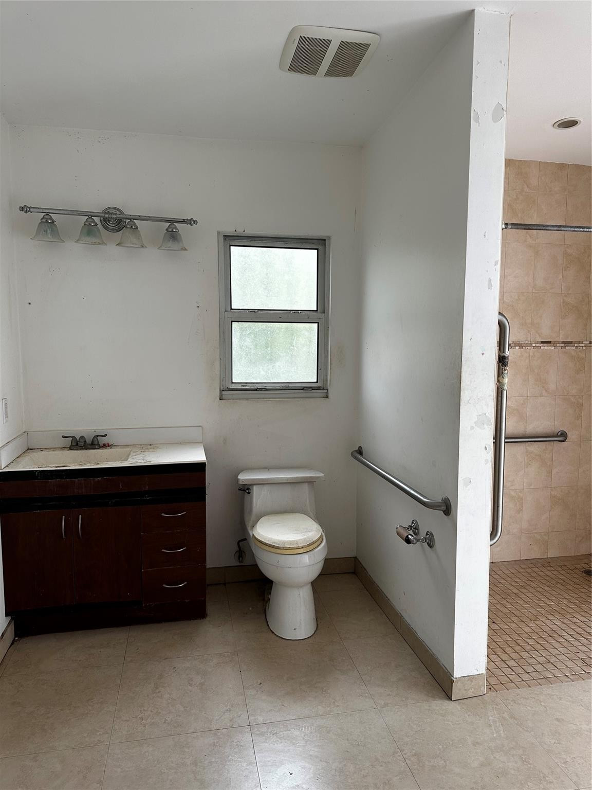 2828 Southwest 7th Avenue Miami, FL 33129 - Photo 14 of 20 Family room bath