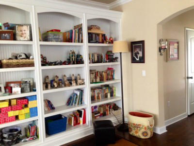 4621 Hermosa Road Crestview, FL 32539 - Photo 5 of 24 a shelf with books and knick knacks on it