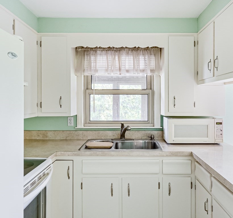 41 Thornton Road Worcester, MA 01606 - Photo 11 of 27 Gallery Image 11