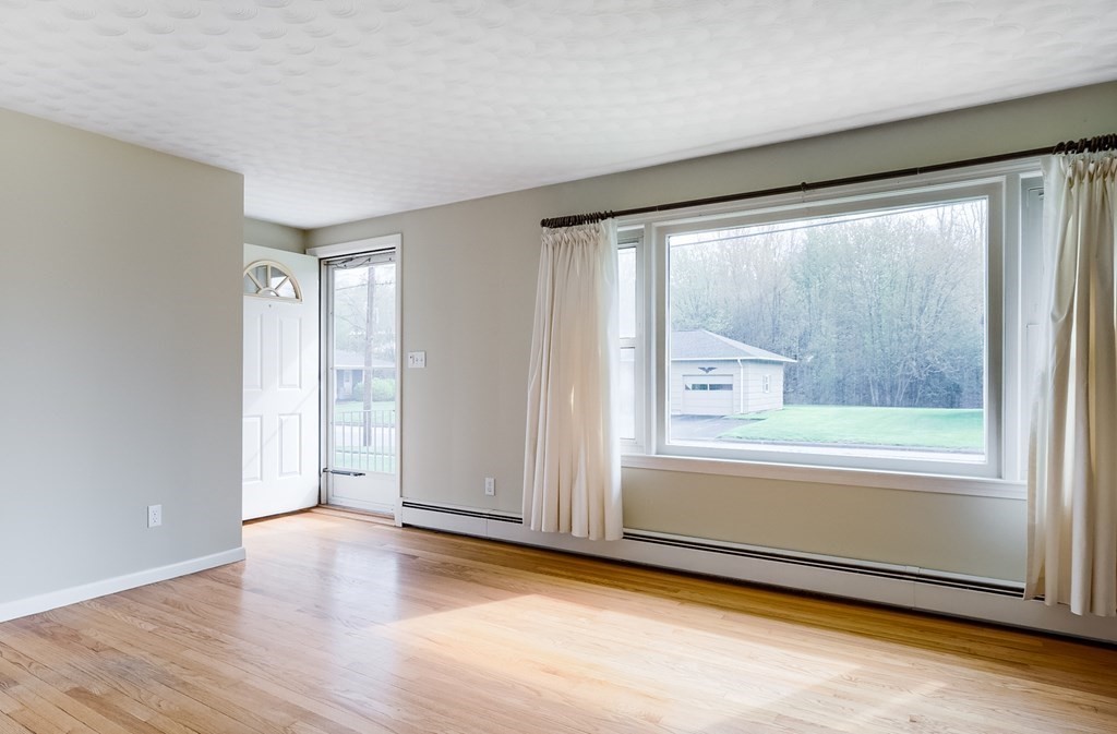41 Thornton Road Worcester, MA 01606 - Photo 2 of 27 Gallery Image 2