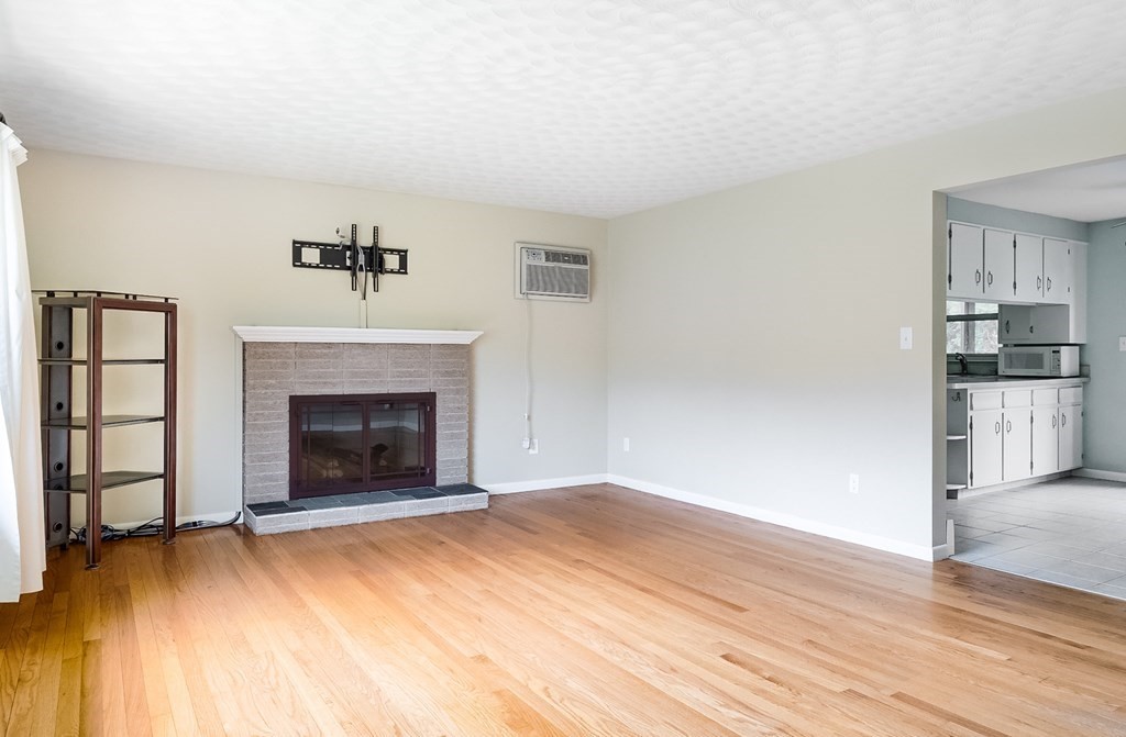 41 Thornton Road Worcester, MA 01606 - Photo 4 of 27 Gallery Image 4