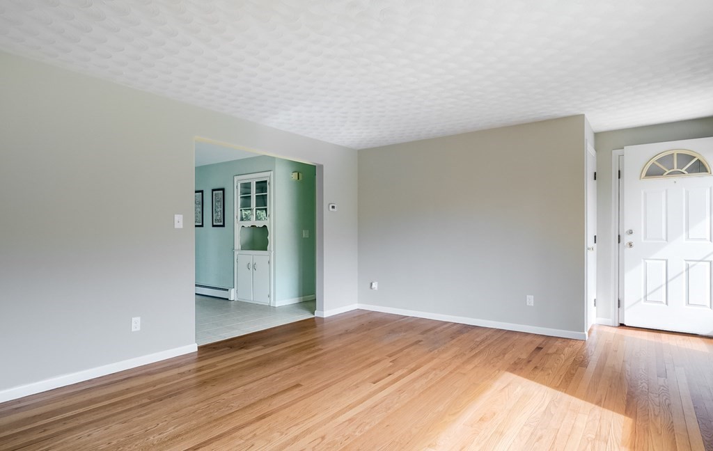 41 Thornton Road Worcester, MA 01606 - Photo 5 of 27 Gallery Image 5