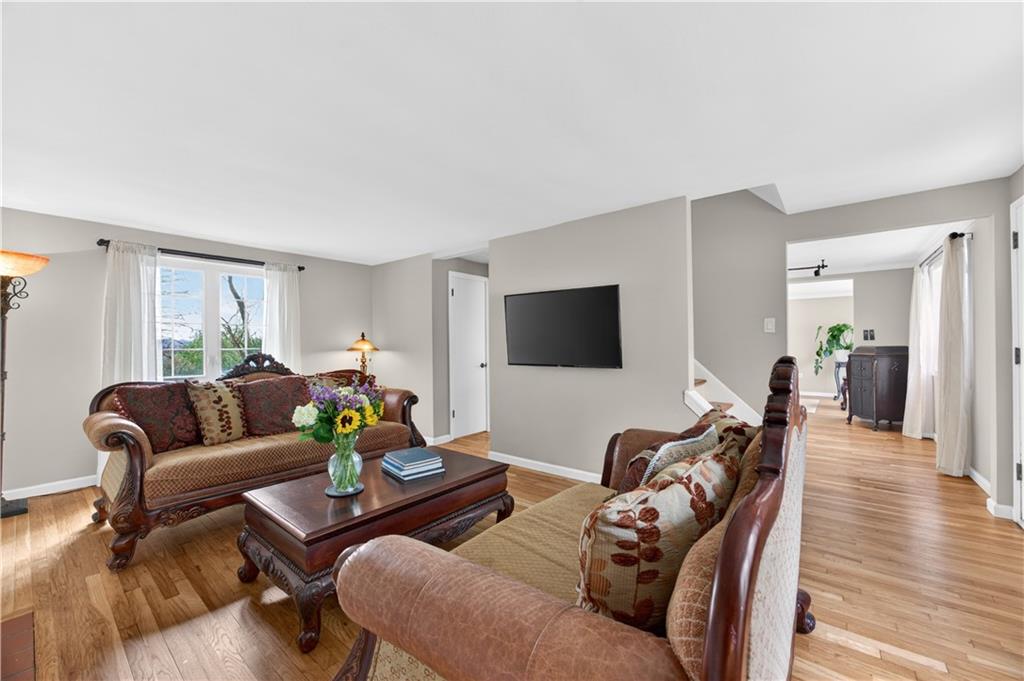 7177 Shannon Road Verona, PA 15147 - Photo 15 of 49 Living room (19x14)