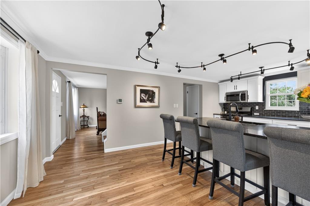 7177 Shannon Road Verona, PA 15147 - Photo 6 of 49 Kitchen (19x11), view toward entry, breakfast bar