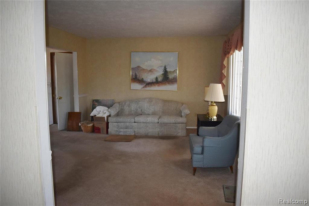 5202 Meadowlawn Road Fowlerville, MI 48836 - Photo 2 of 21