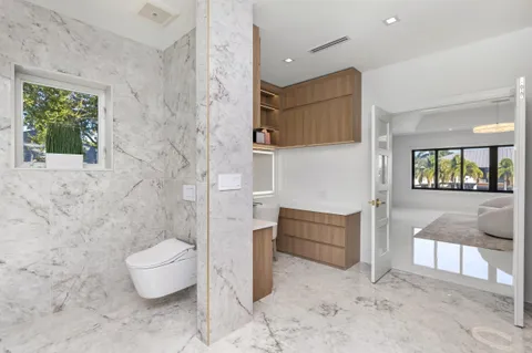 $5,999,995 | 620 Coral Way, Fort Lauderdale, FL 33301