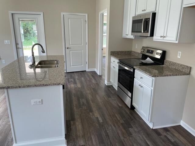 952 Mapoles Street Crestview, FL 32536 - Photo 8 of 23 a kitchen with appliances a sink and cabinets