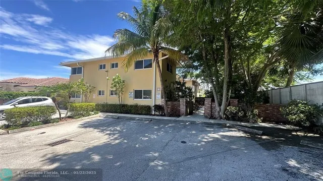 $2,300 | 1900 Northeast 29th Street, Unit 1D, Lighthouse Point, FL 33064
