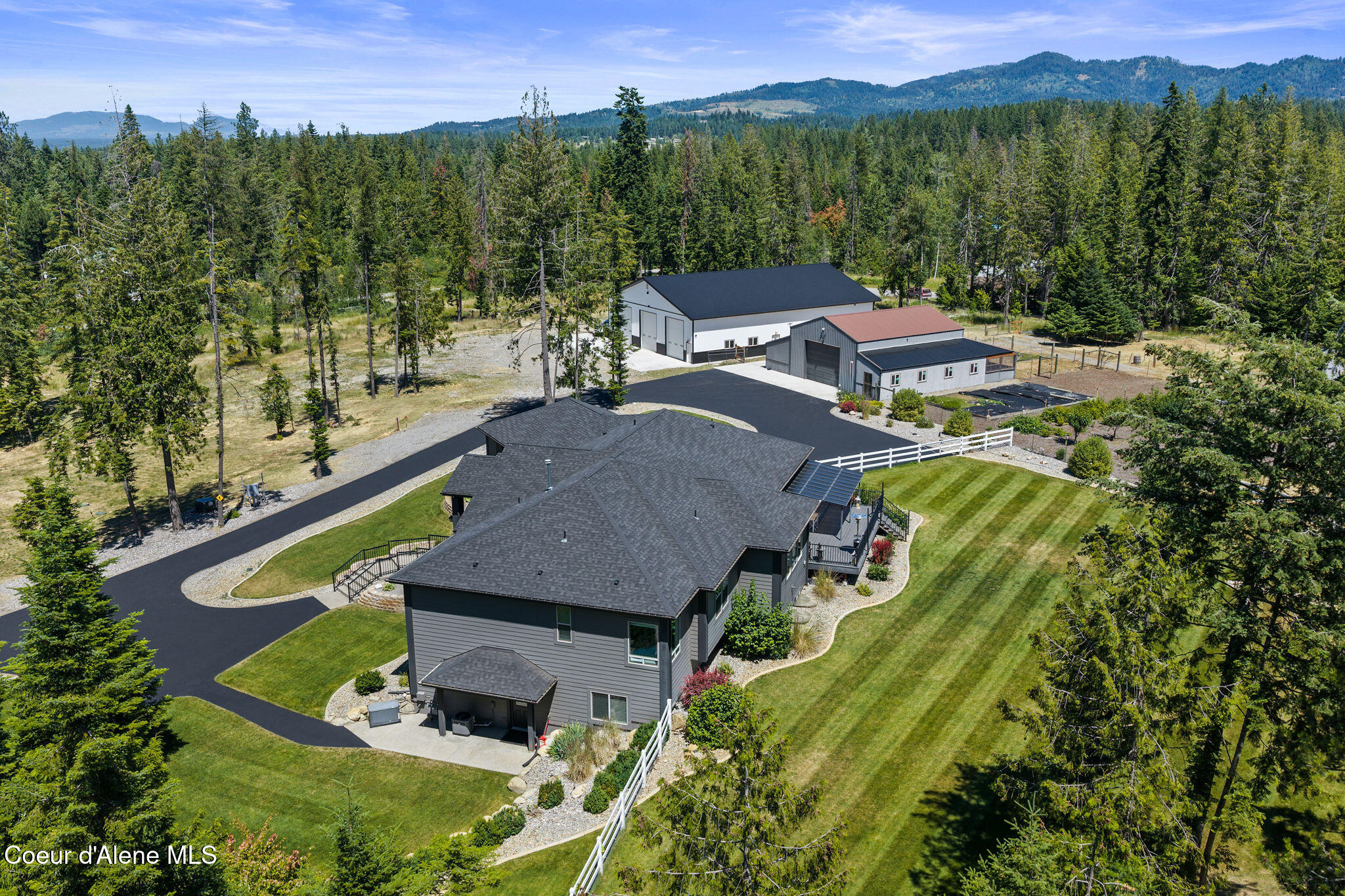 15746 North Pinewood Way Hayden, ID 83835 - Photo 13 of 97 Immaculate Grounds