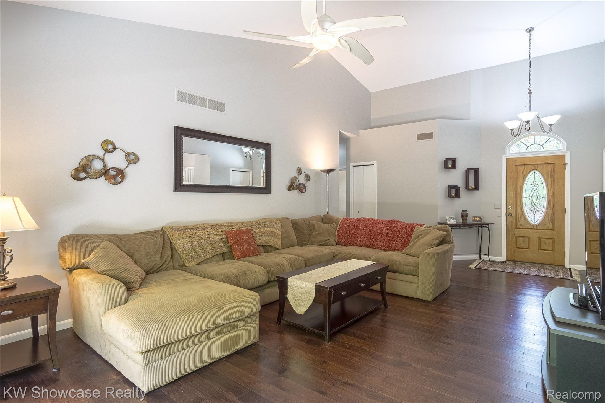 11041 Hensell Road Holly, MI 48442 - Photo 34 of 62 Interiors (4 of 32).jpg