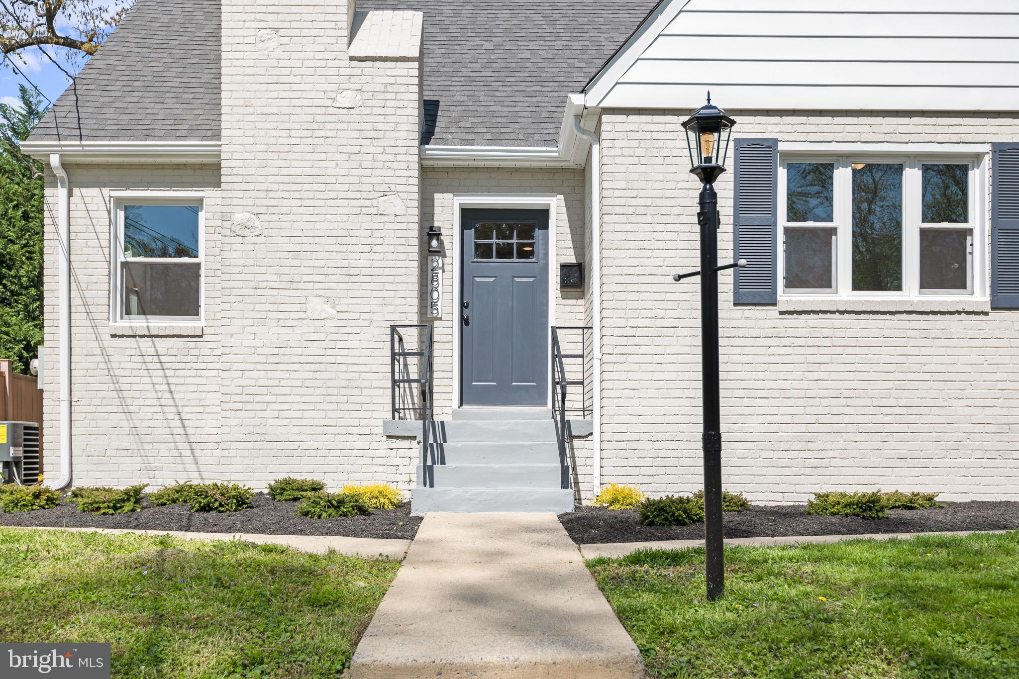 2805 Byron Street Silver Spring, MD 20902 - Photo 3 of 28