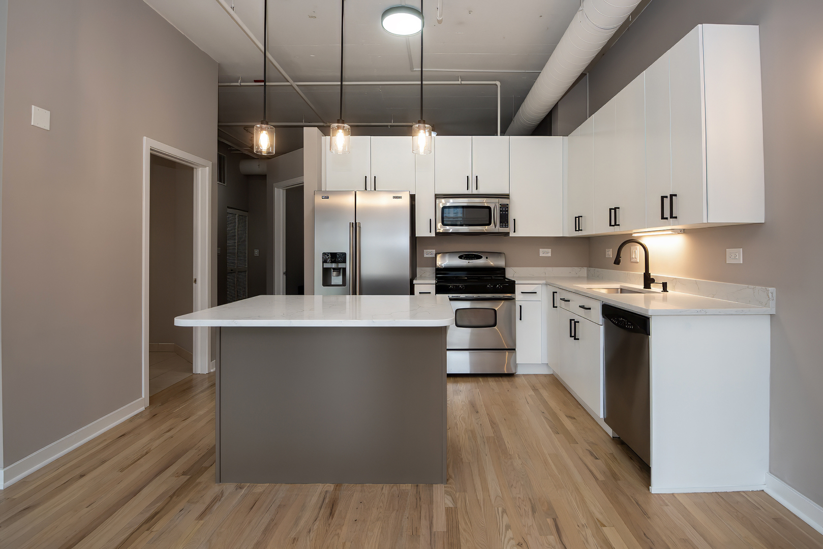 950 West Monroe Street, Unit 402 Chicago, IL 60607 - Photo 5 of 33