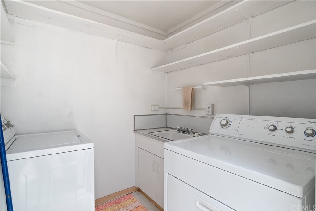 188 8th Street Cayucos, CA 93430 - Photo 28 of 33 a utility room with dryer and washer
