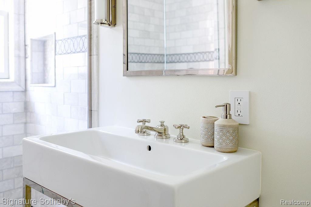 2235 Quarton Road Bloomfield Hills, MI 48301 - Photo 23 of 37