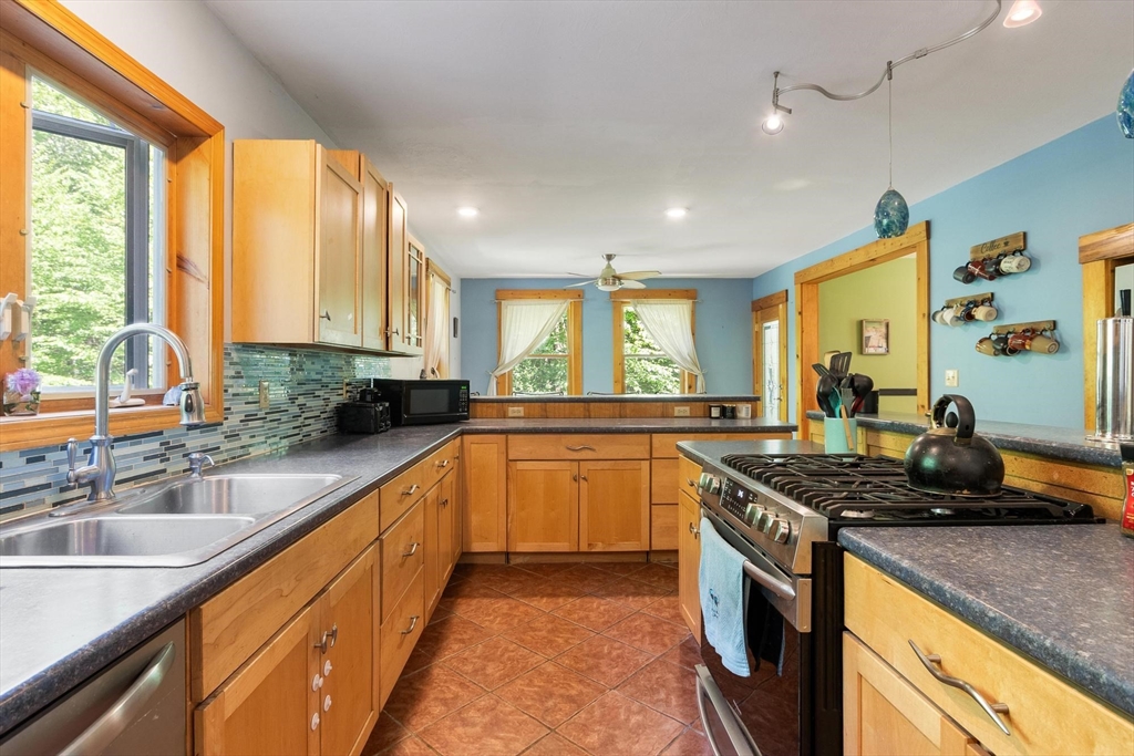 1132 Doe Valley Road Athol, MA 01331 - Photo 9 of 42