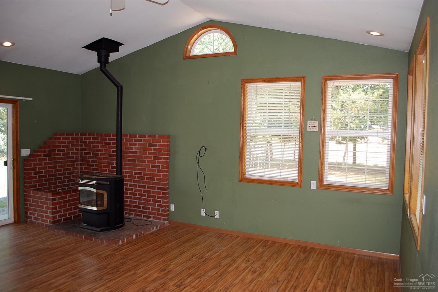 56205 Black Duck Road Bend, OR 97707 - Photo 9 of 23 Additional Photo