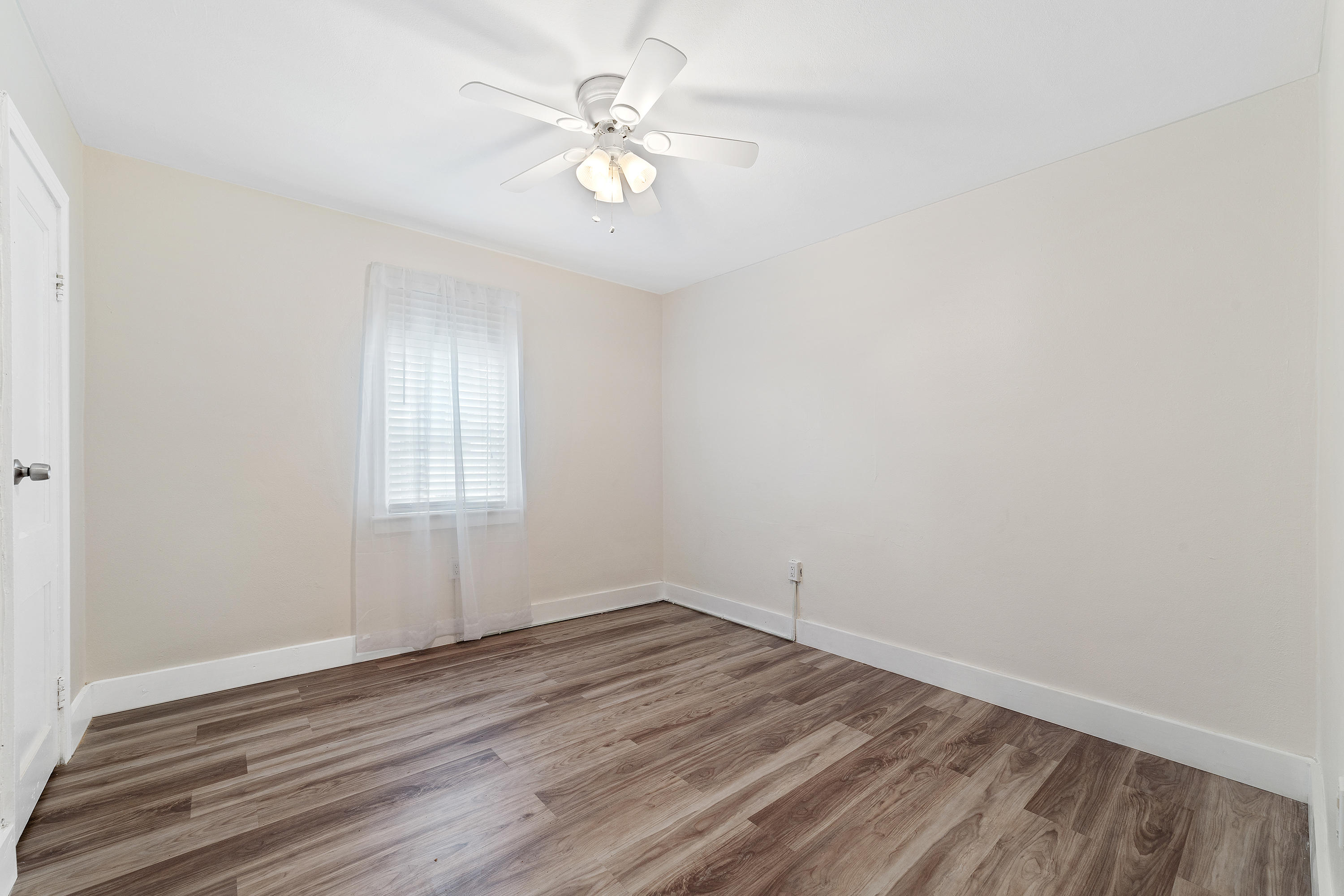40 West 10th Street Riviera Beach, FL 33404 - Photo 13 of 37 _DSC8323