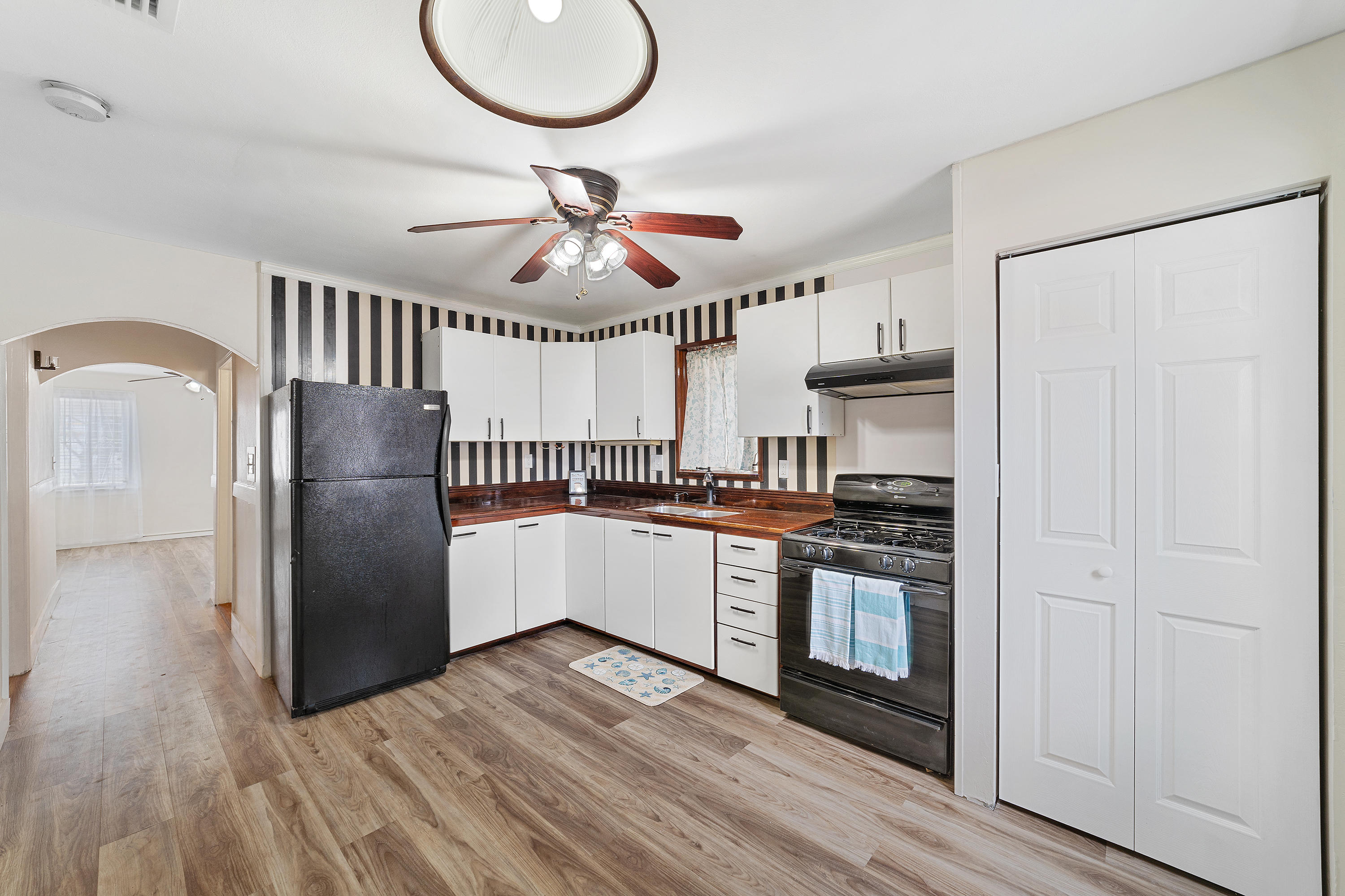 40 West 10th Street Riviera Beach, FL 33404 - Photo 8 of 37 _DSC8285
