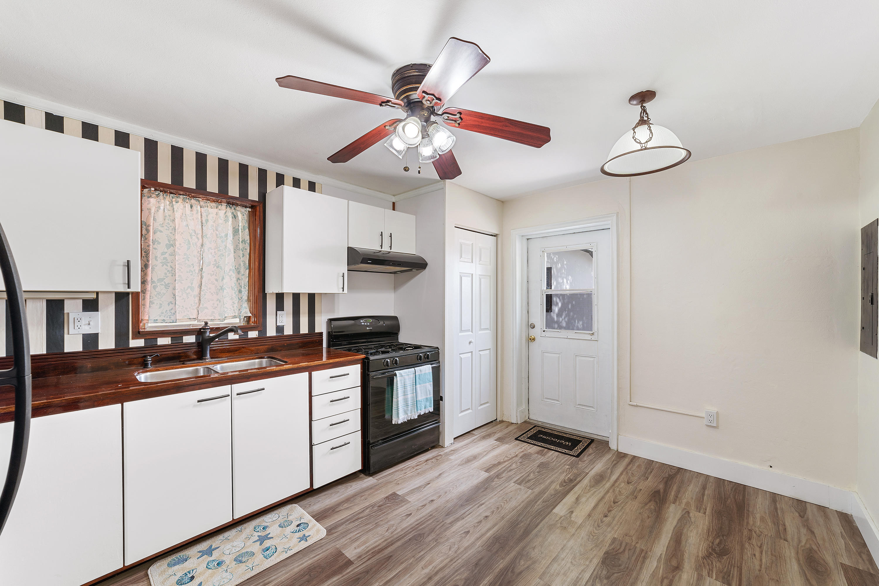 40 West 10th Street Riviera Beach, FL 33404 - Photo 9 of 37 _DSC8293