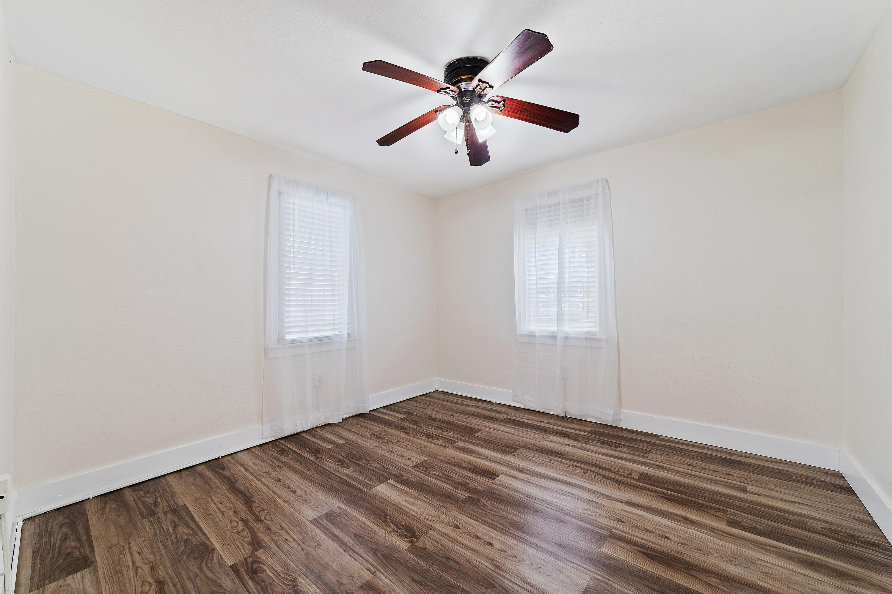 40 West 10th Street Riviera Beach, FL 33404 - Photo 10 of 37 _DSC8300