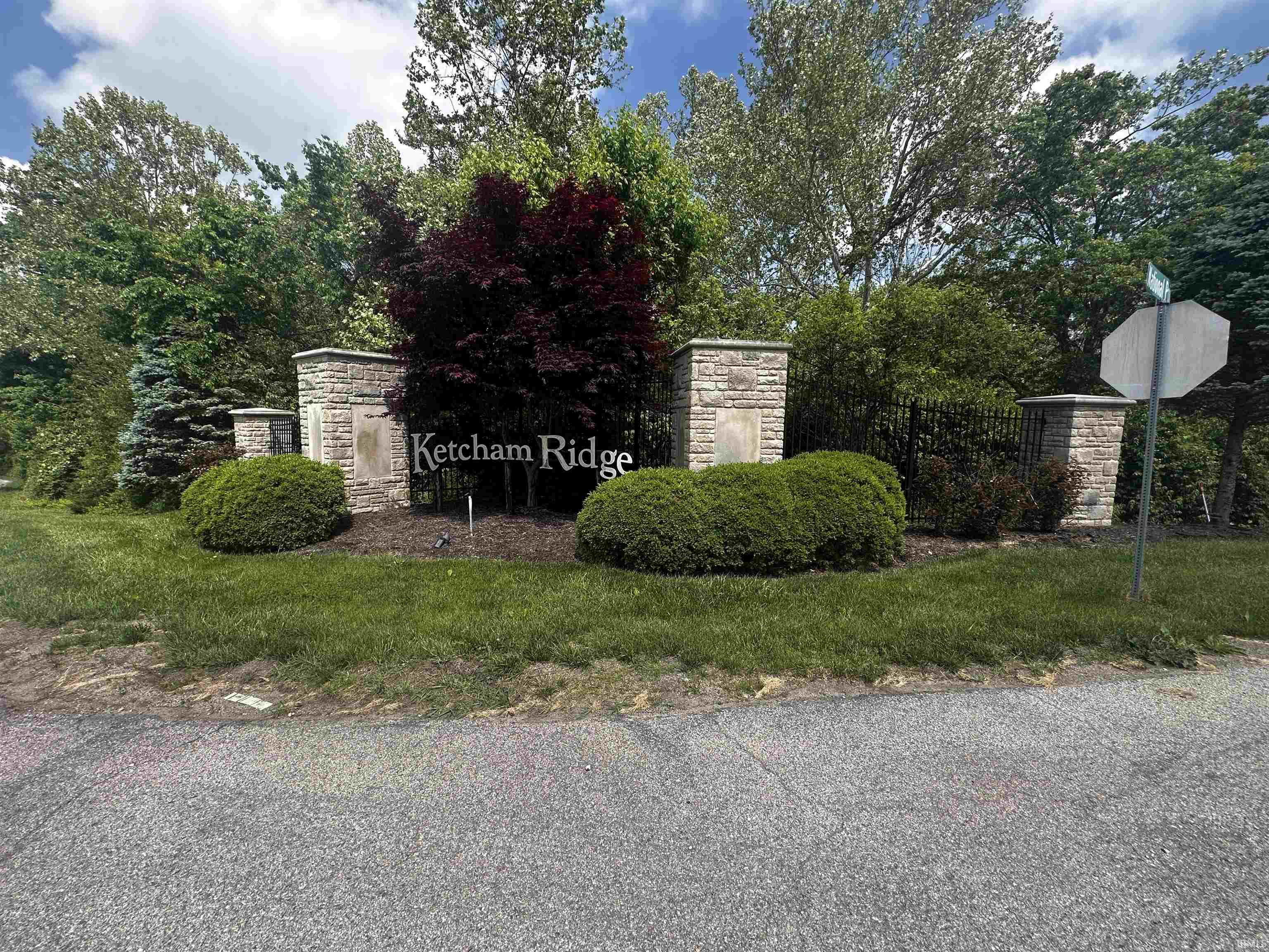 2110 West Dark Hollow Road Bloomington, IN 47403 - Photo 2 of 9