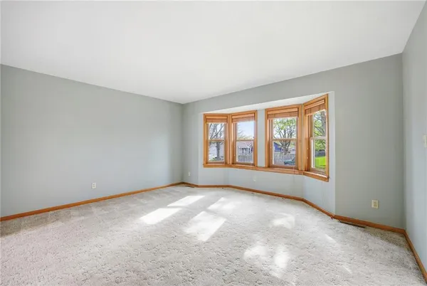 $349,900 | 6721 North St Clair Court, Kansas City, MO 64151