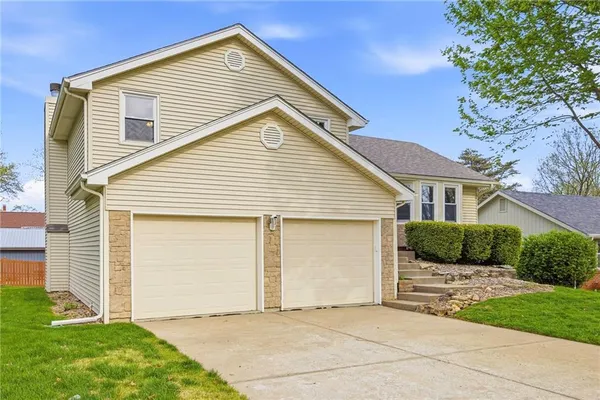 $349,900 | 6721 North St Clair Court, Kansas City, MO 64151