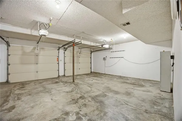 $349,900 | 6721 North St Clair Court, Kansas City, MO 64151