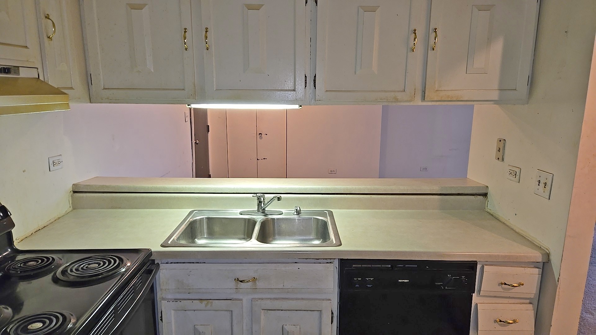 14621 Greenwood Road, Unit 406 Dolton, IL 60419 - Photo 11 of 21 a kitchen with a sink and cabinets
