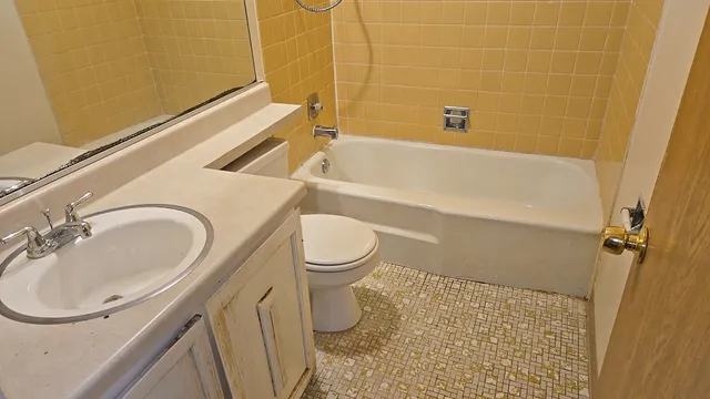 $39,900 | 14621 Greenwood Road, Unit 406, Dolton, IL 60419