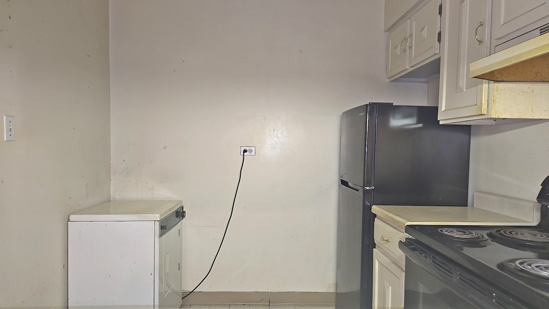 14621 Greenwood Road, Unit 406 Dolton, IL 60419 - Photo 21 of 21 a kitchen with a sink a refrigerator and a stove