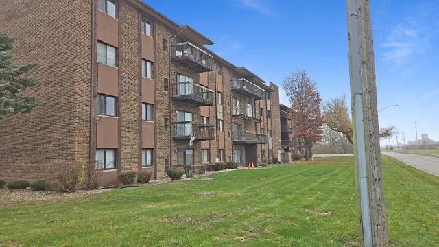 $39,900 | 14621 Greenwood Road, Unit 406, Dolton, IL 60419
