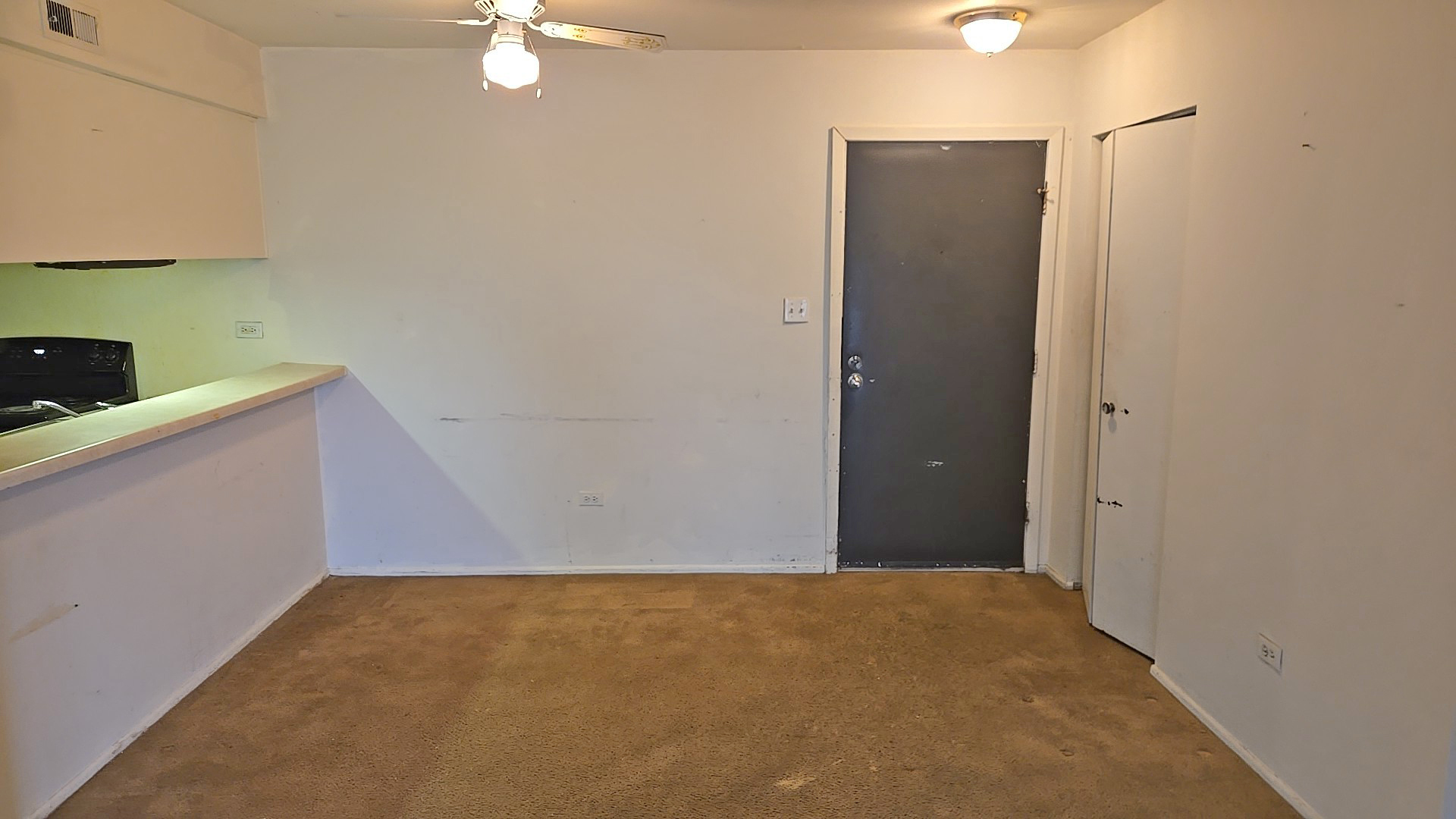 14621 Greenwood Road, Unit 406 Dolton, IL 60419 - Photo 7 of 21 a view of an empty room with a fan