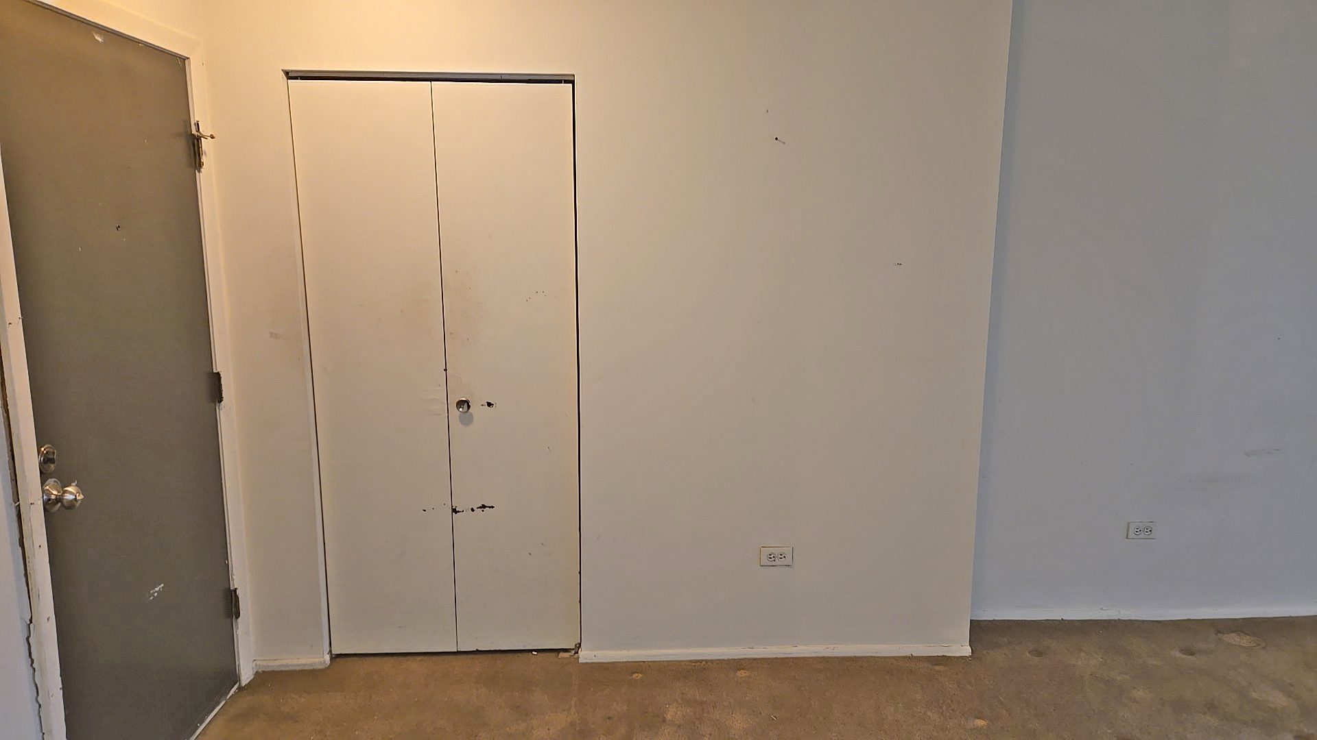 14621 Greenwood Road, Unit 406 Dolton, IL 60419 - Photo 8 of 21 a view of an empty room