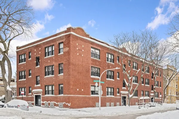 $2,500 | 1454 West Roscoe Street, Unit 2W, Chicago, IL 60657