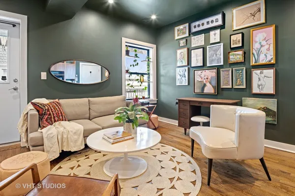 $2,500 | 1454 West Roscoe Street, Unit 2W, Chicago, IL 60657
