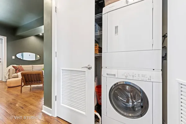 $2,500 | 1454 West Roscoe Street, Unit 2W, Chicago, IL 60657