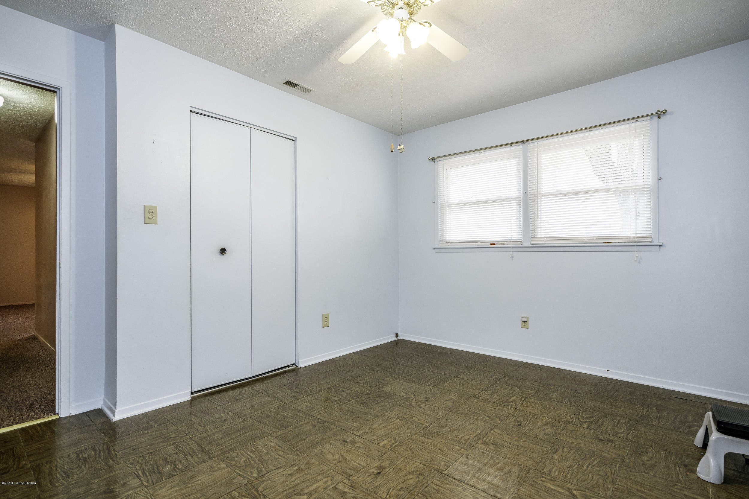 9517 Maple Road Louisville, KY 40229 - Photo 15 of 36 9517 Maple Rd-32