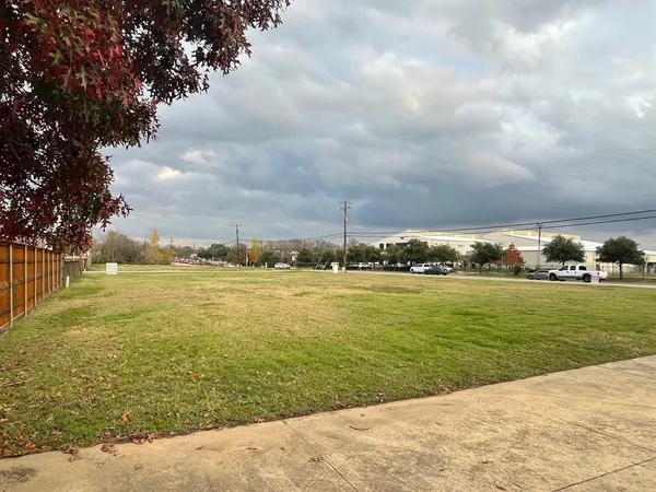 $225,000 | 201 Swisher Road, Lake Dallas, TX 75065