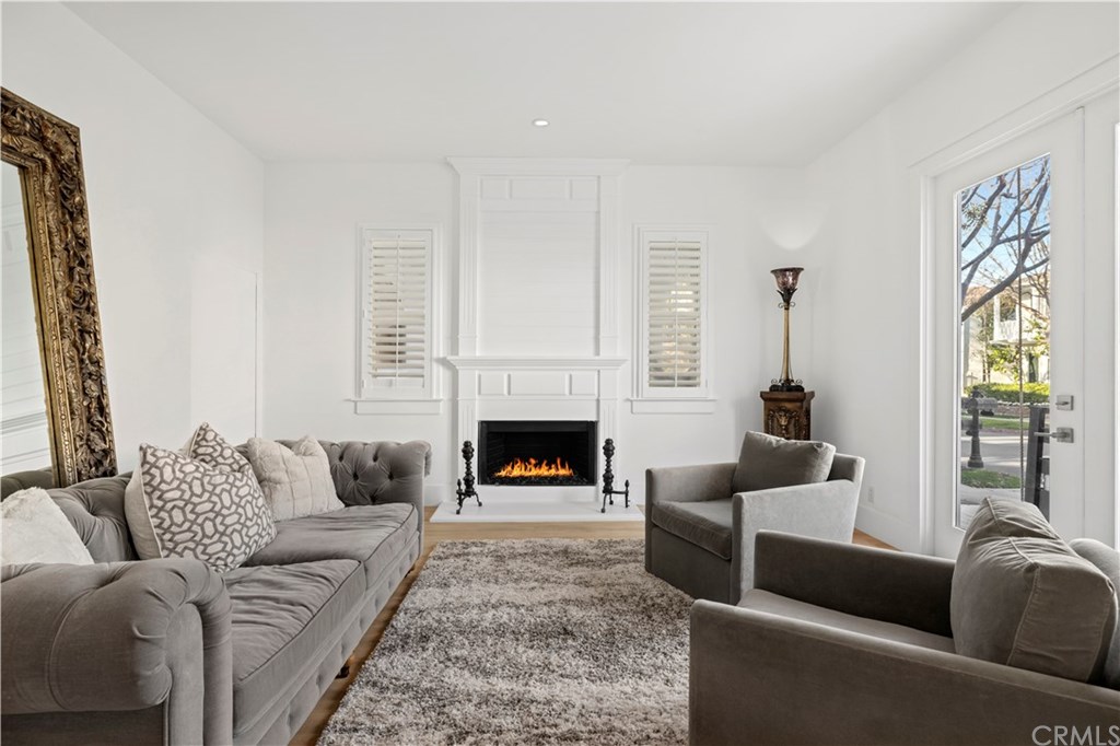 9 Seabluff Newport Beach, CA 92660 - Photo 2 of 39