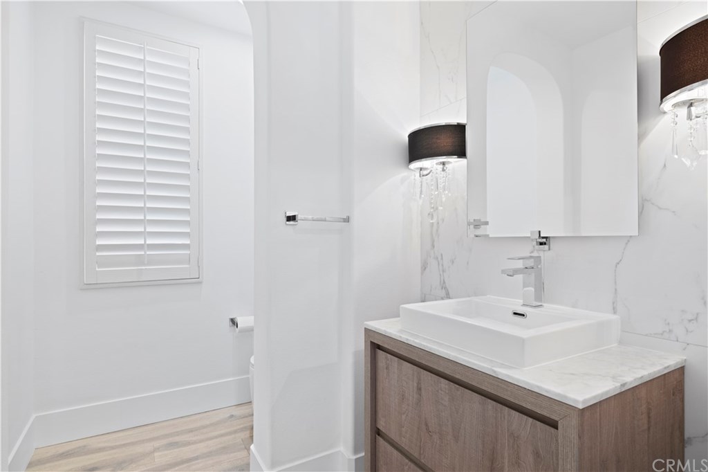 9 Seabluff Newport Beach, CA 92660 - Photo 7 of 39