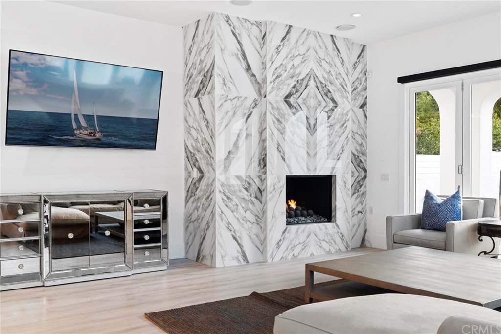 9 Seabluff Newport Beach, CA 92660 - Photo 9 of 39