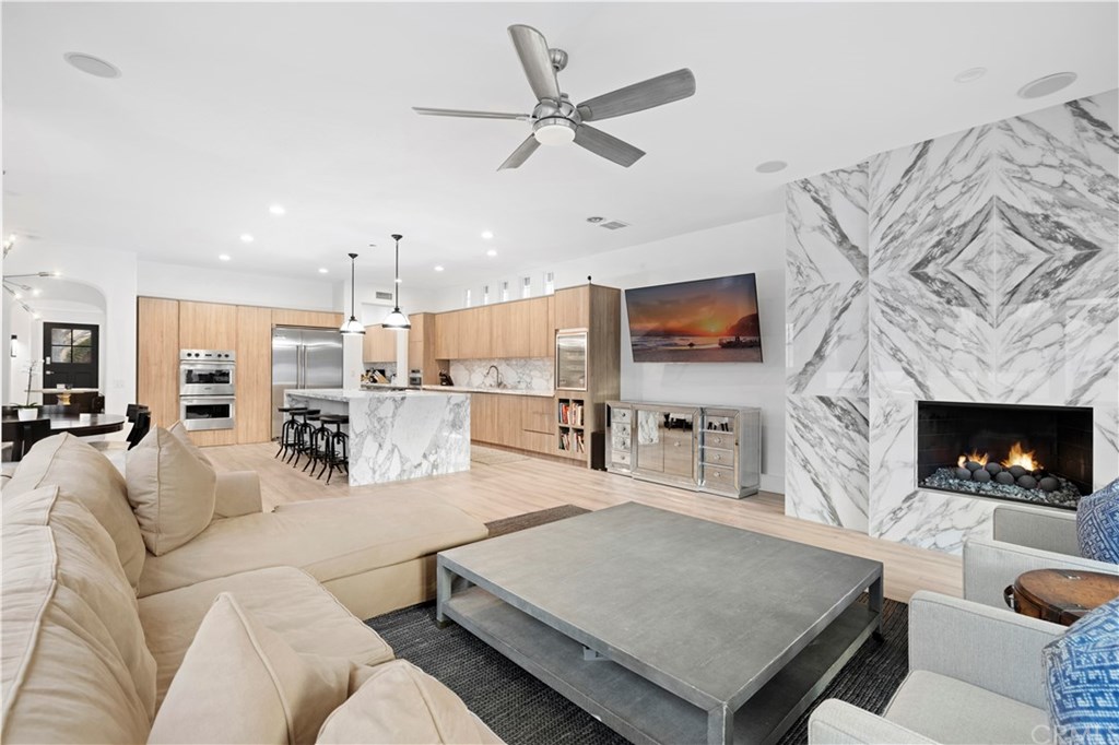 9 Seabluff Newport Beach, CA 92660 - Photo 10 of 39