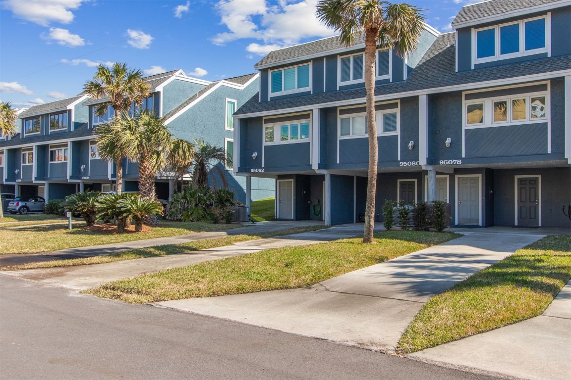 95078 Sandpiper Loop Fernandina Beach, FL 32034 - Photo 29 of 38 a front view of a building