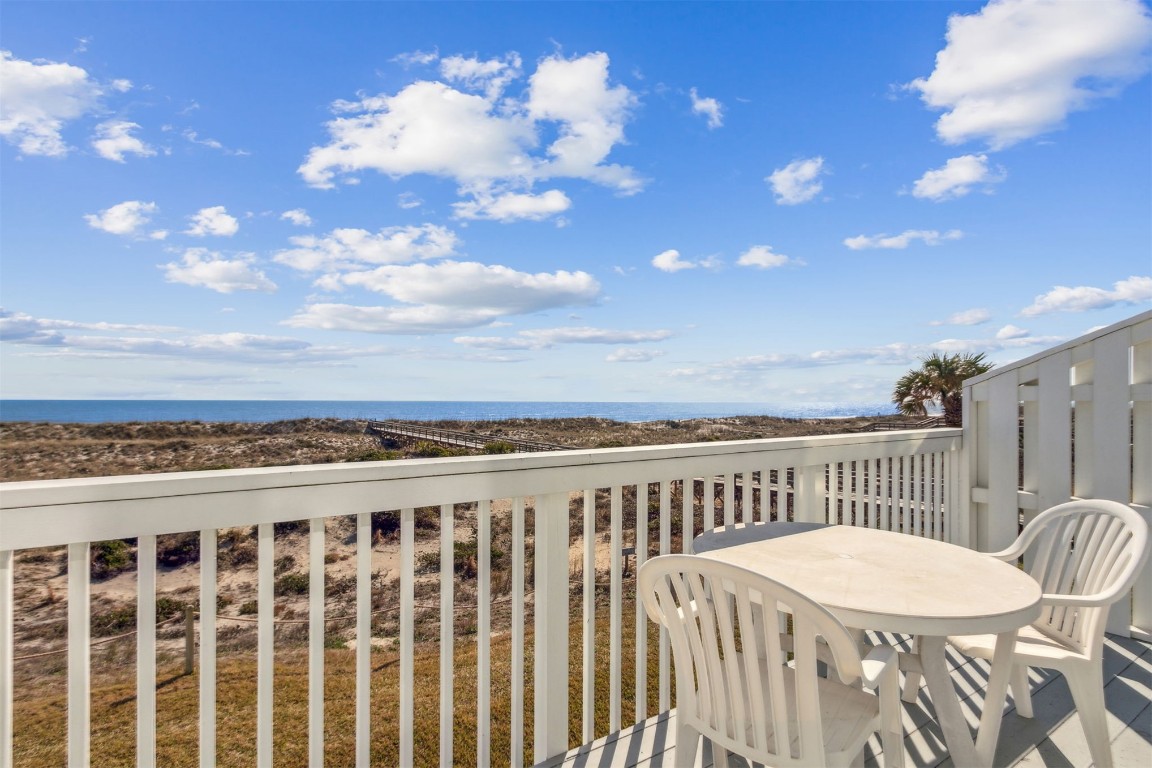 95078 Sandpiper Loop Fernandina Beach, FL 32034 - Photo 4 of 38 a view of a balcony with wooden floor