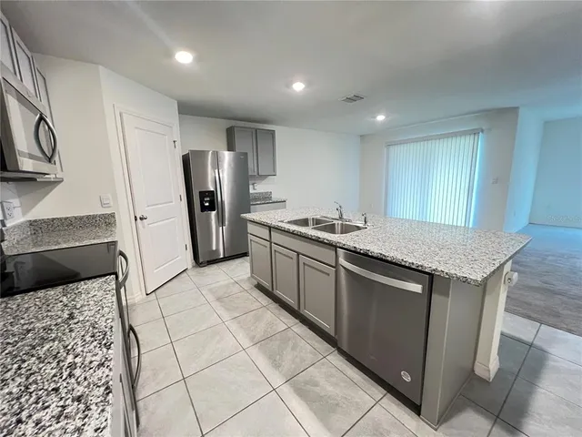$1,899 | 586 West Twisted Oaks Drive, Beverly Hills, FL 34465