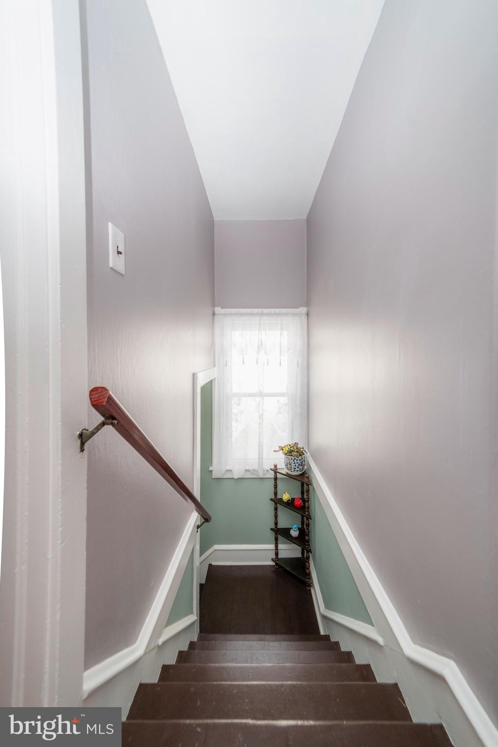 7 Chestnut Parkway Wallingford, PA 19086 - Photo 36 of 50 a view of entryway and hall