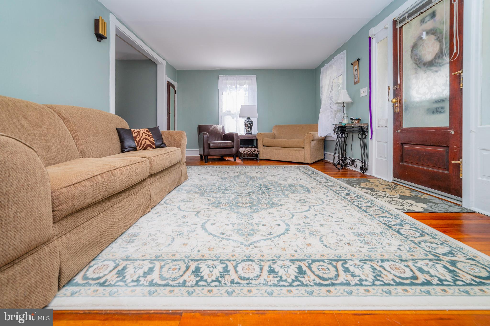 7 Chestnut Parkway Wallingford, PA 19086 - Photo 37 of 50 a living room with furniture and a rug