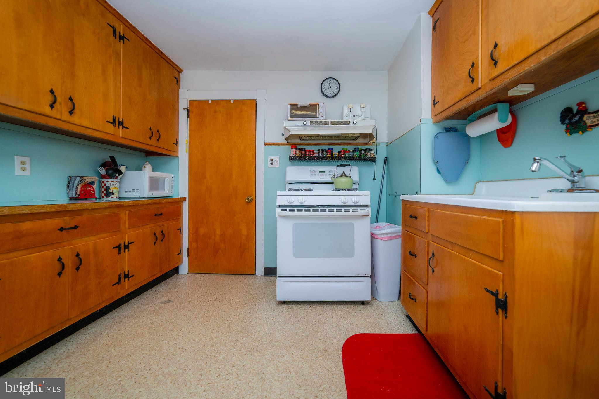 7 Chestnut Parkway Wallingford, PA 19086 - Photo 46 of 50 a utility room with cabinets washer and dryer